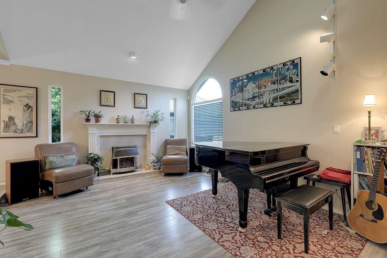 9465 164 Property Photo 3