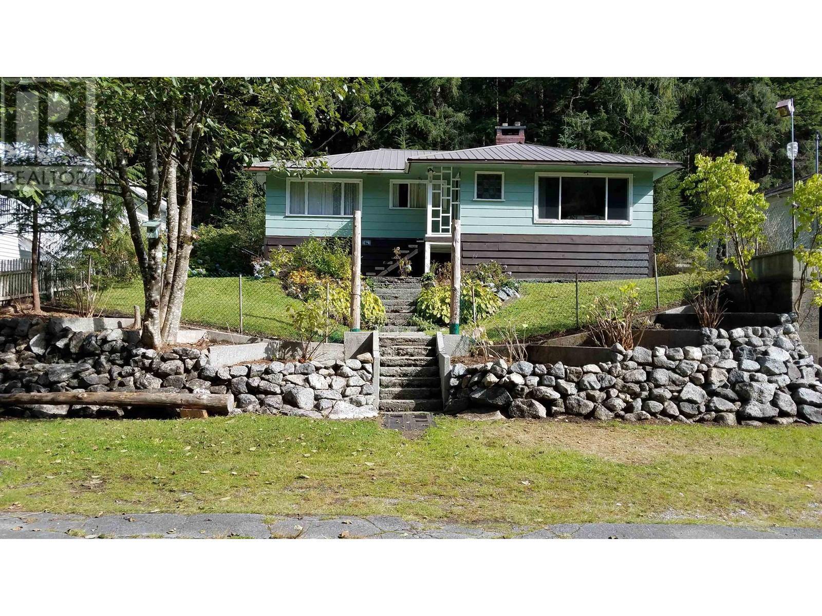 102 Garden Drive Property Photo 1