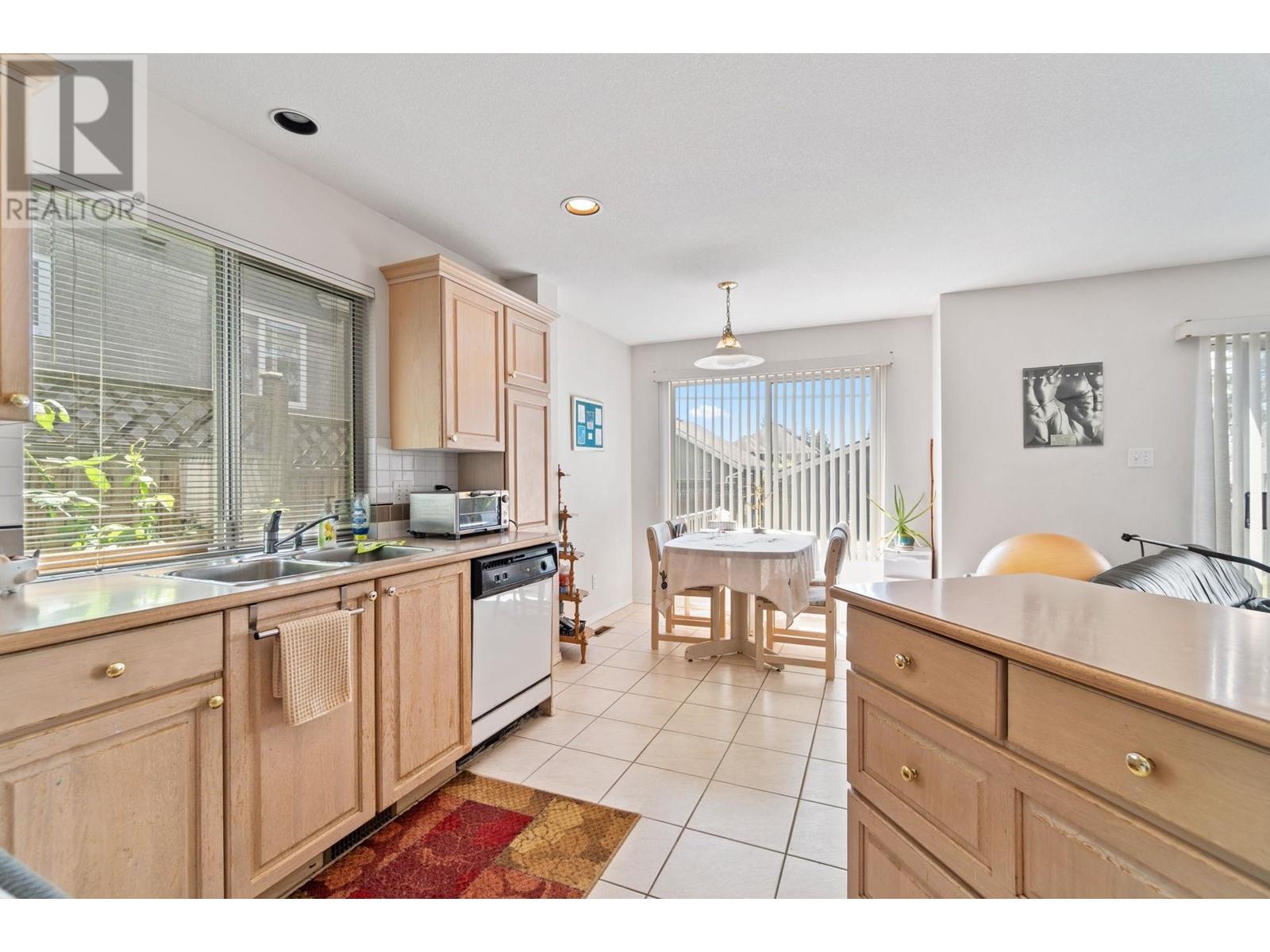 229 E 20th Street Property Photo 4