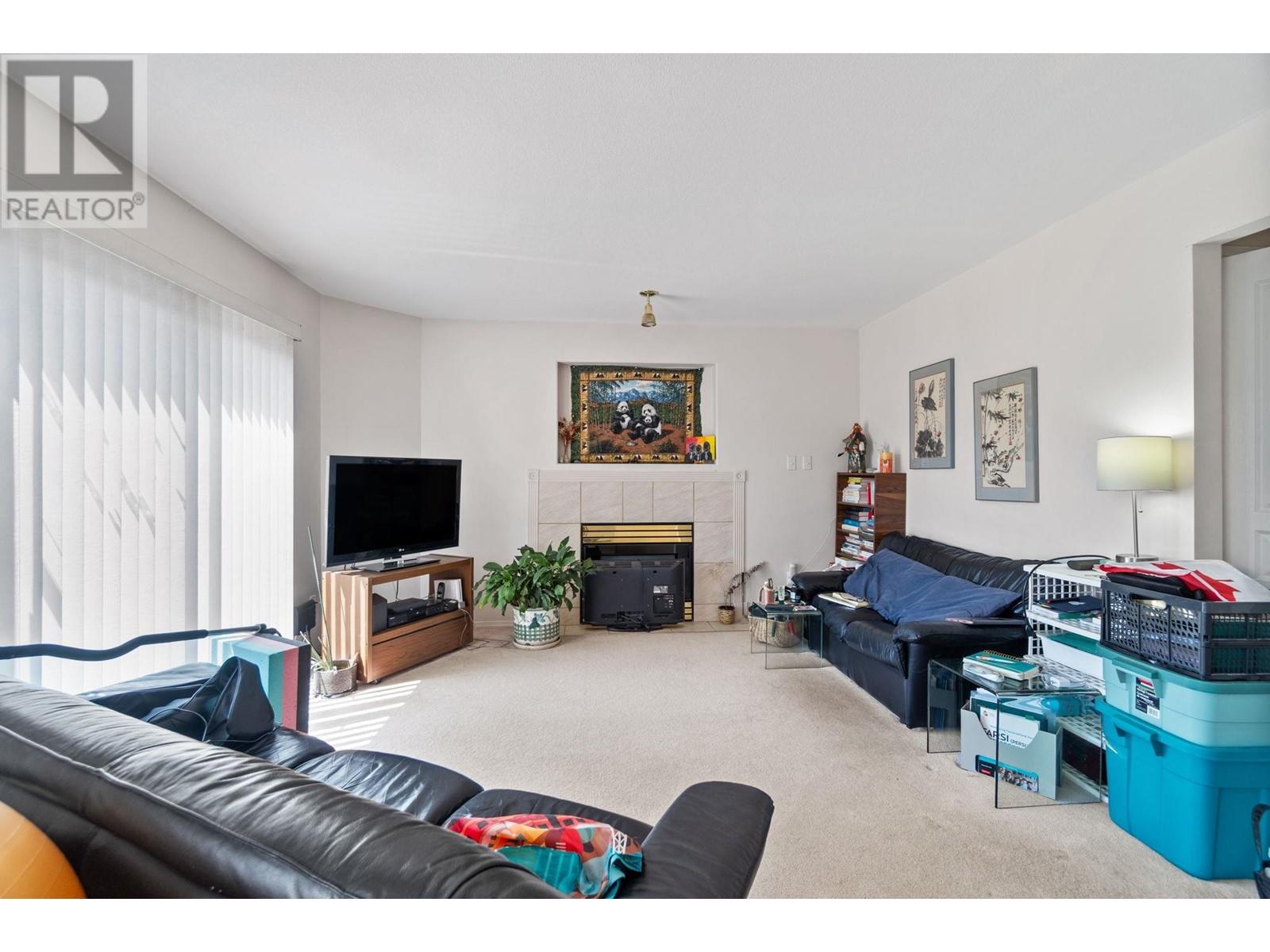 229 E 20th Street Property Photo 5