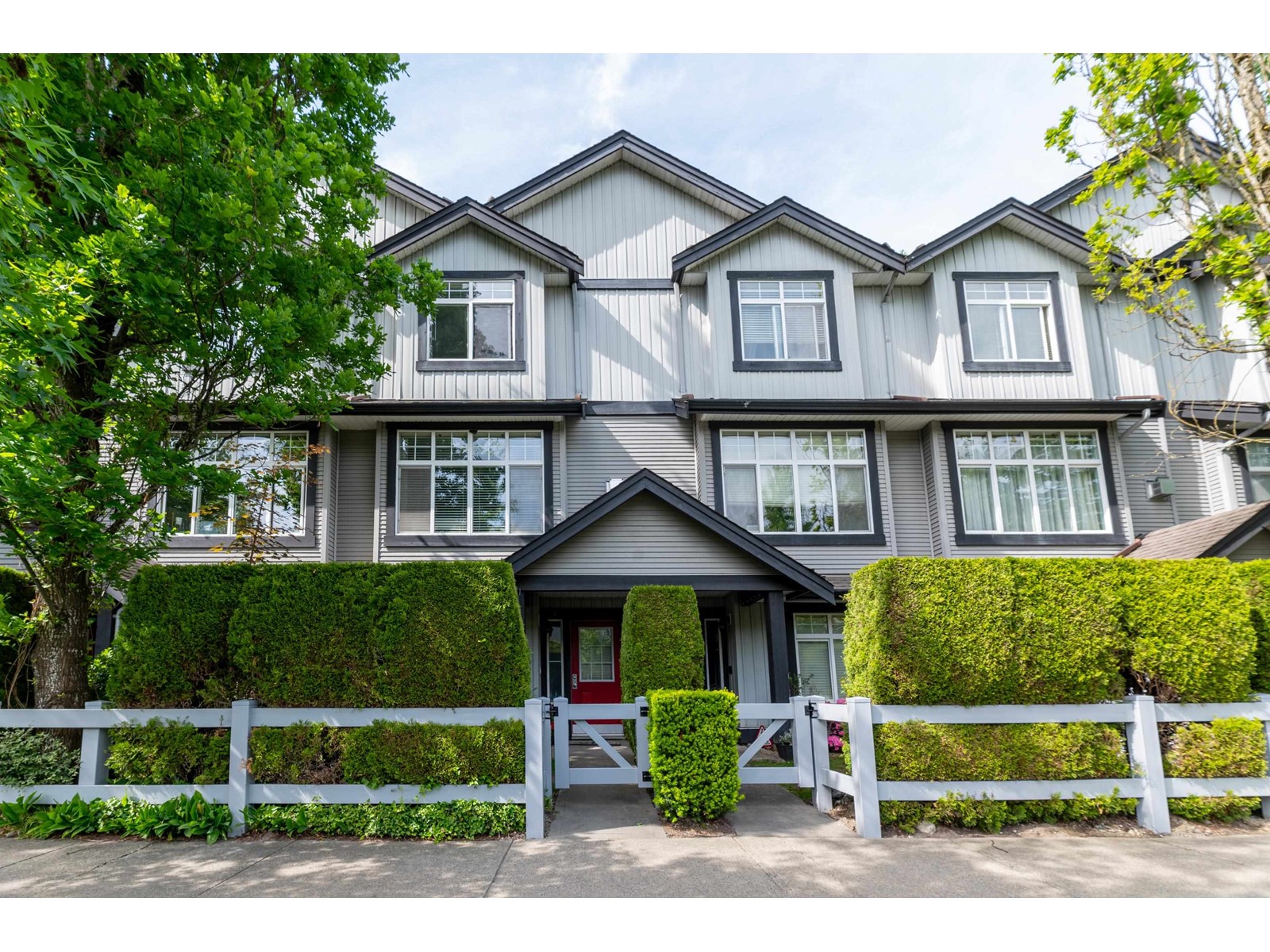 8 18839 69 Avenue Property Photo 1