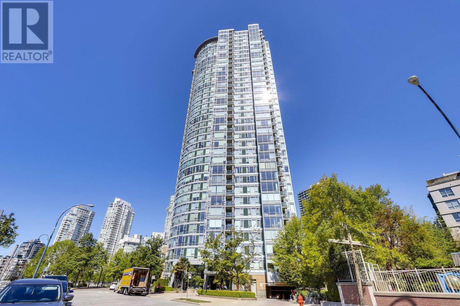 202 1033 MARINASIDE CRESCENT Property Photo 1