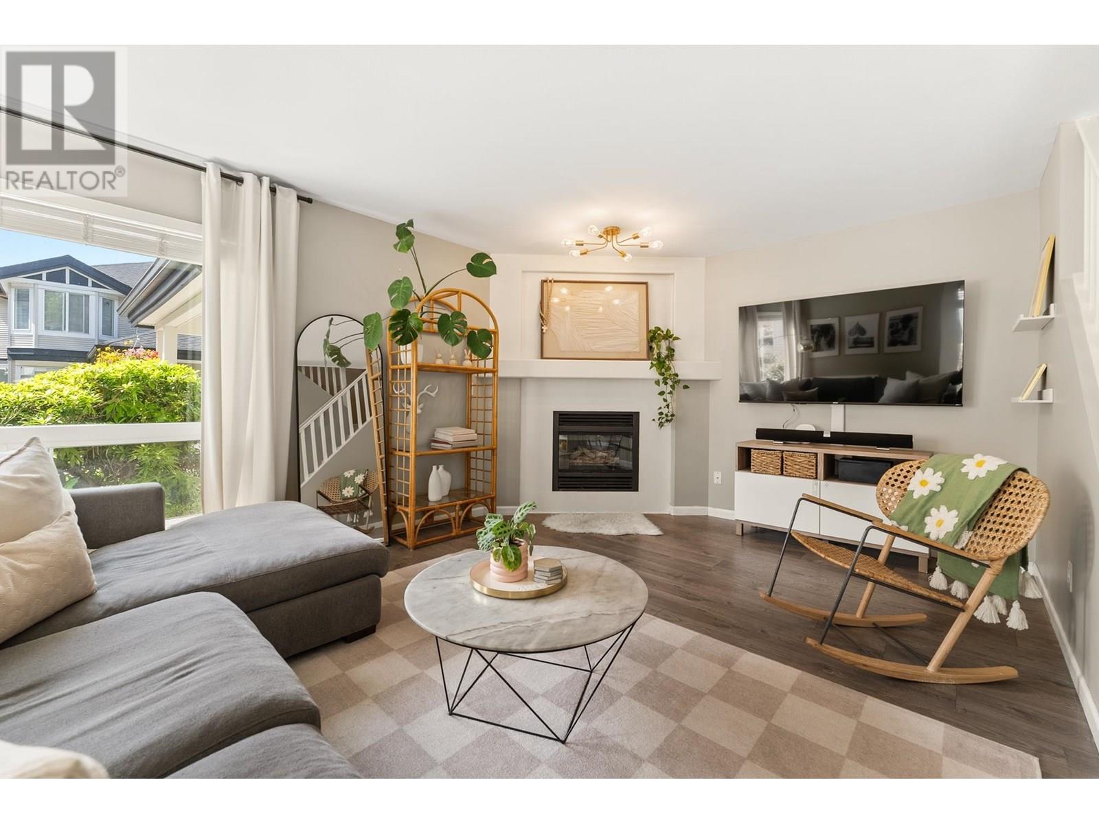 20 4748 54A STREET Property Photo 1