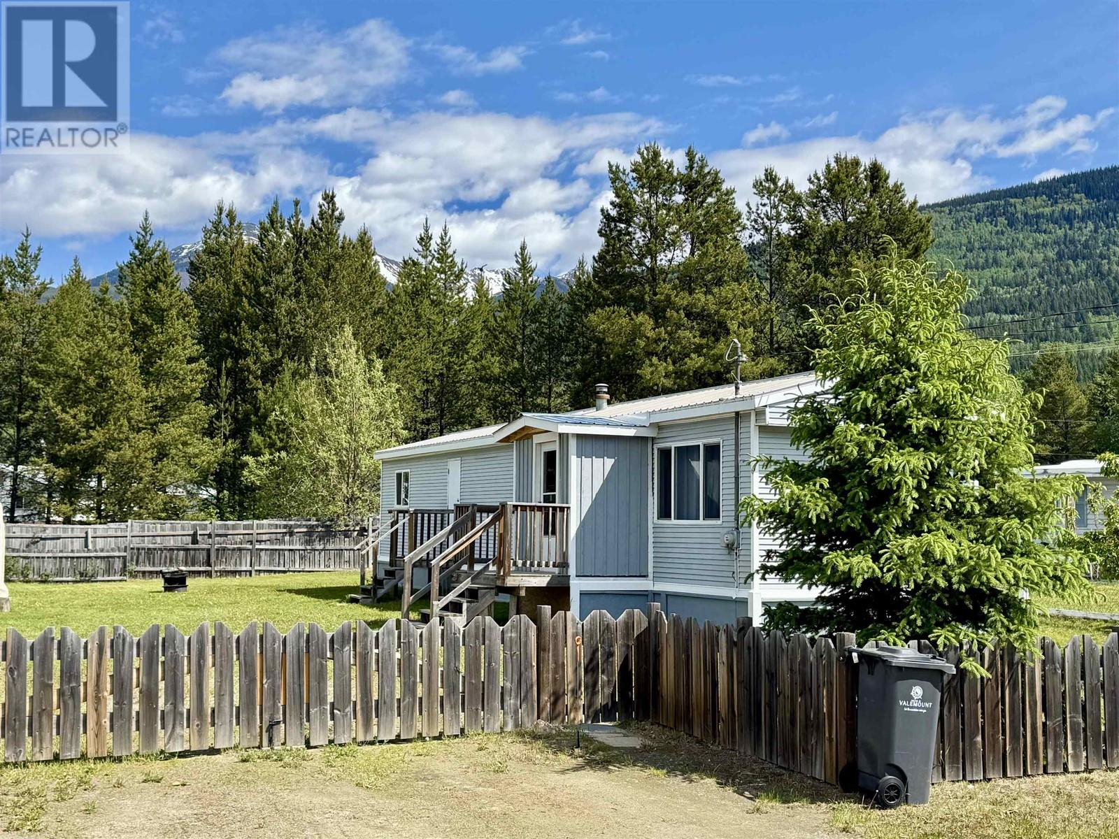 970 Beaven Crescent Property Photo 1