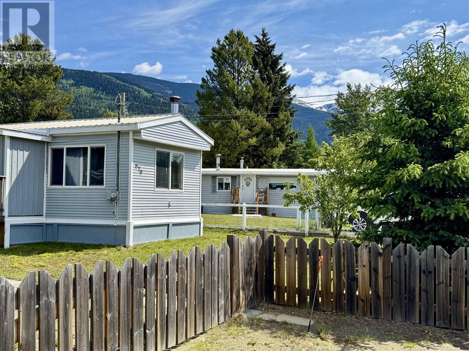 970 Beaven Crescent Property Photo 4