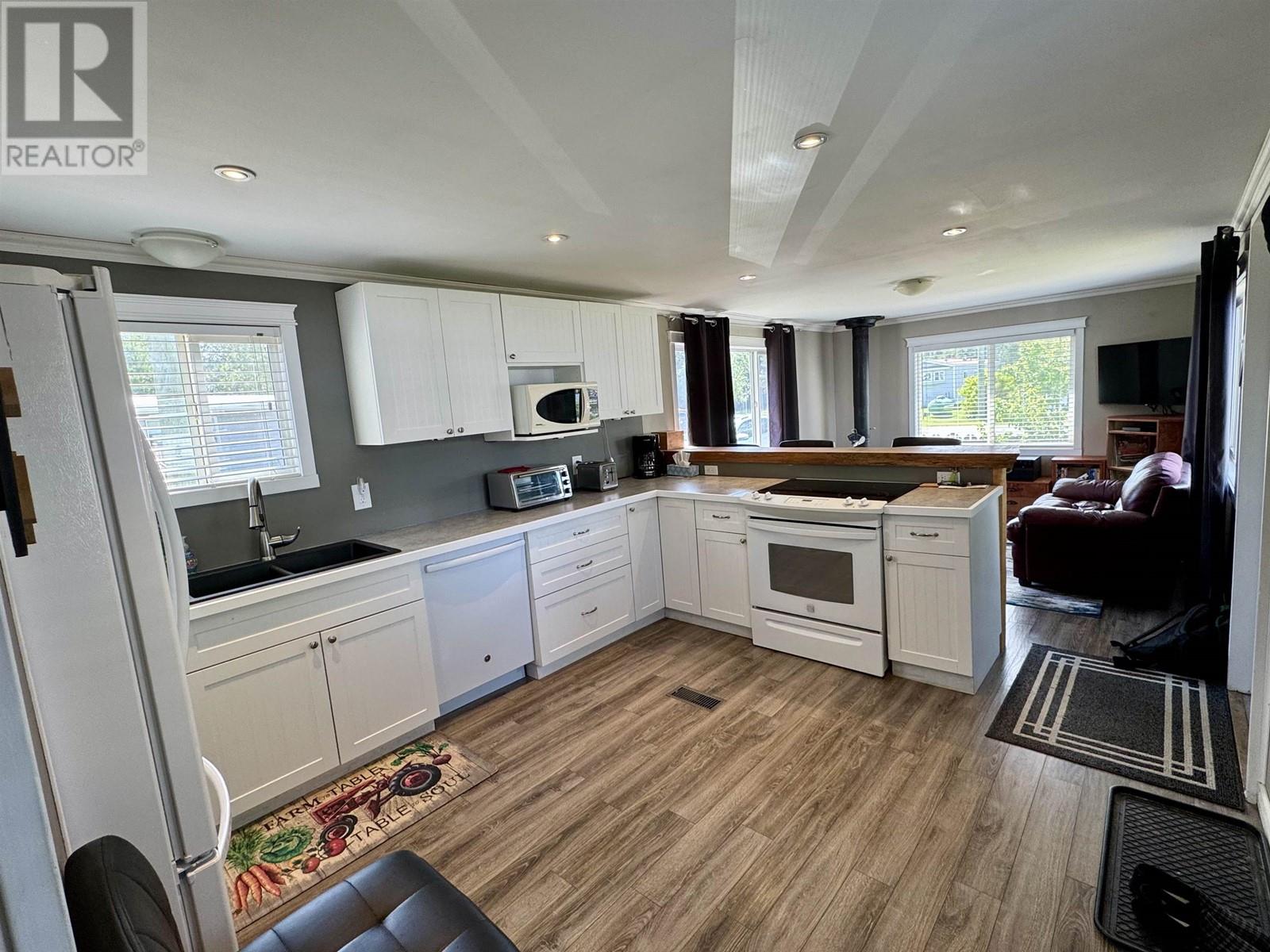 970 Beaven Crescent Property Photo 11
