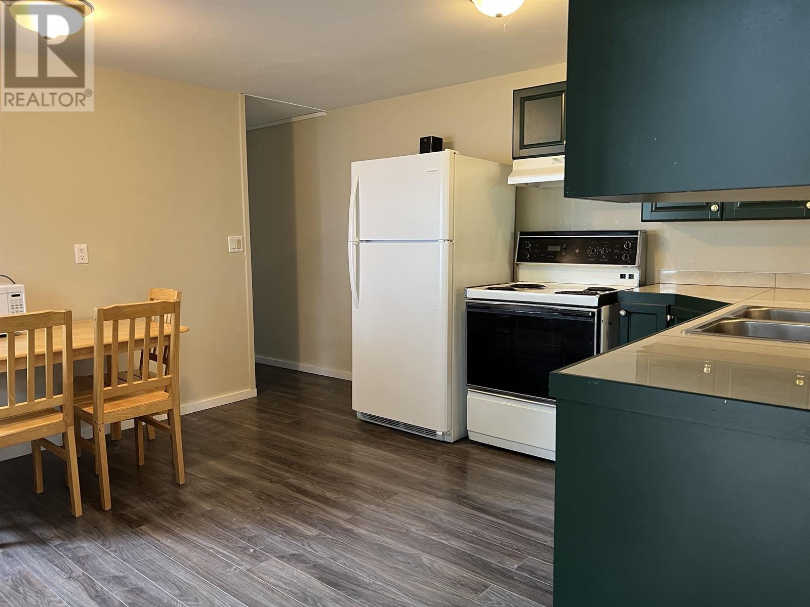 20 5288 Selma Park Road Property Photo 6