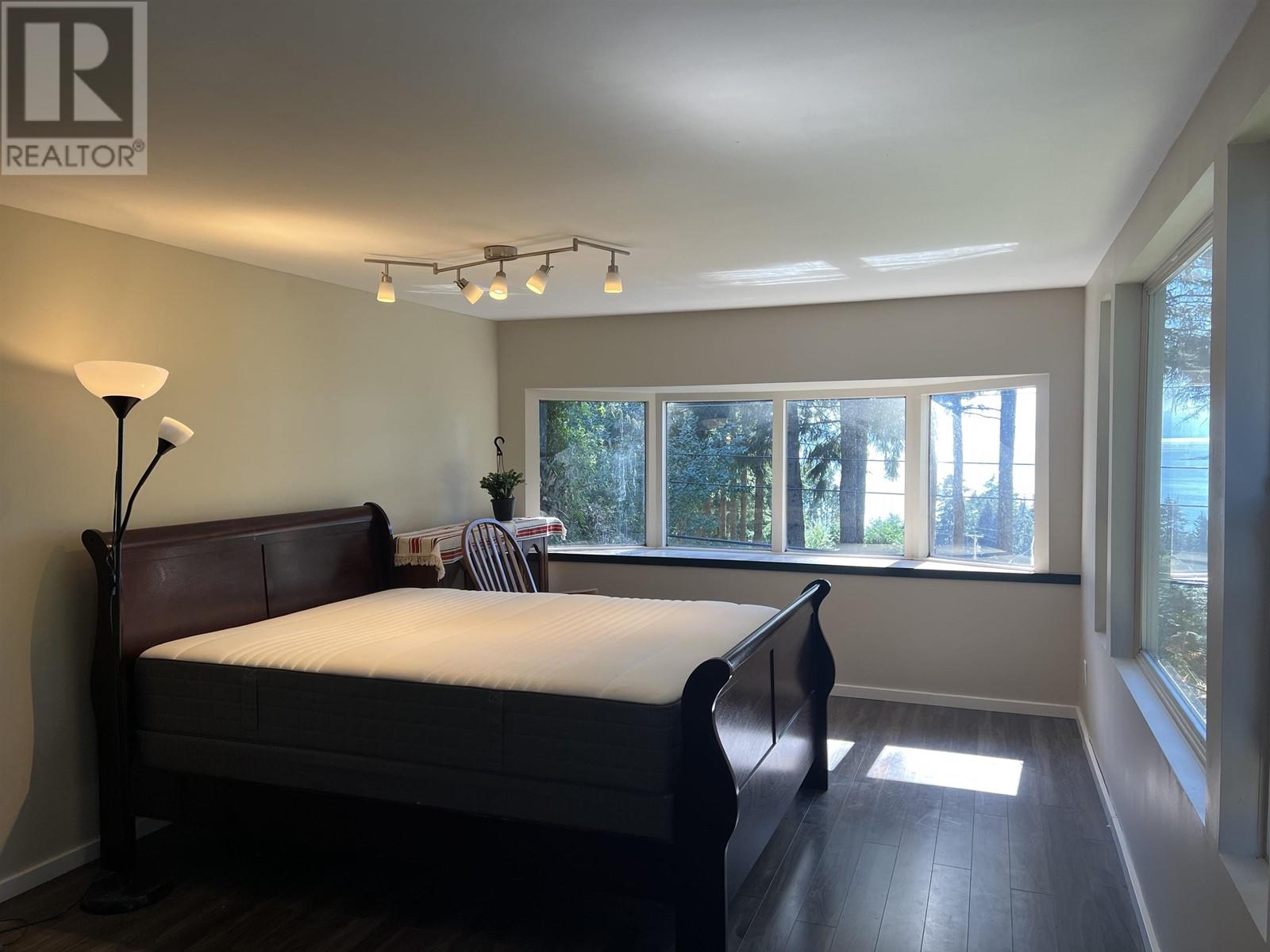 20 5288 Selma Park Road Property Photo 7