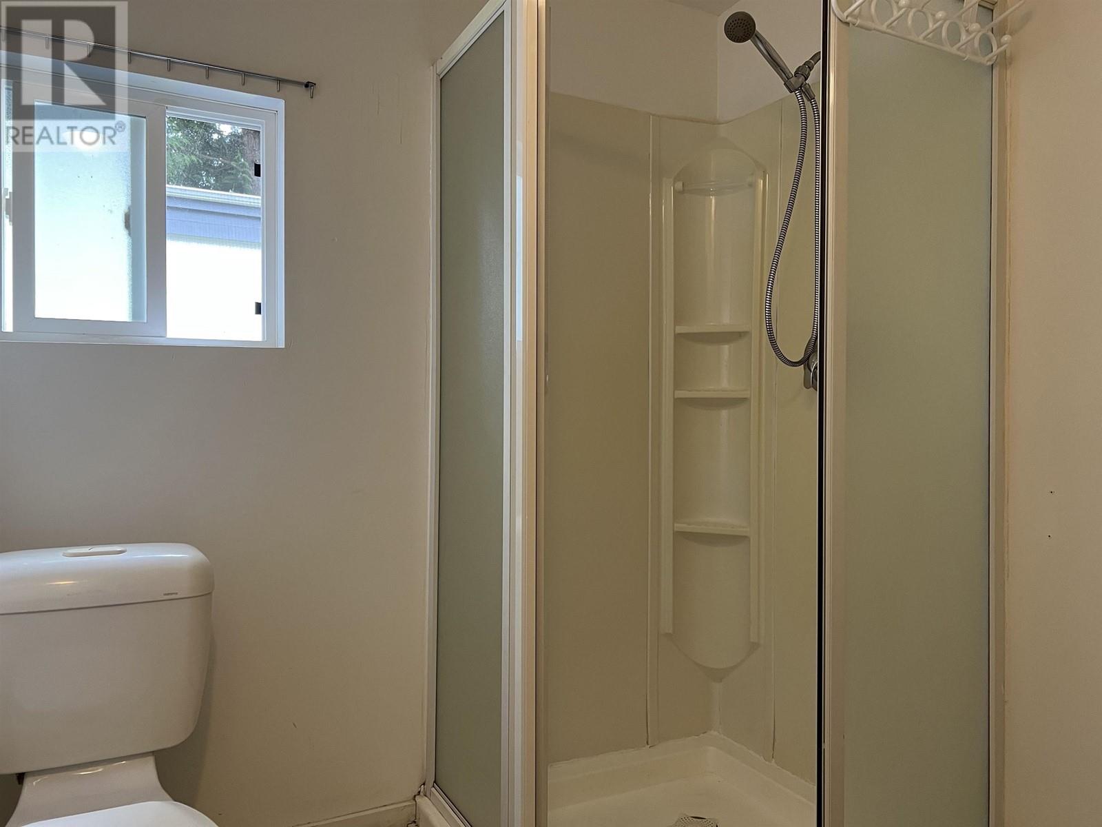 20 5288 Selma Park Road Property Photo 16