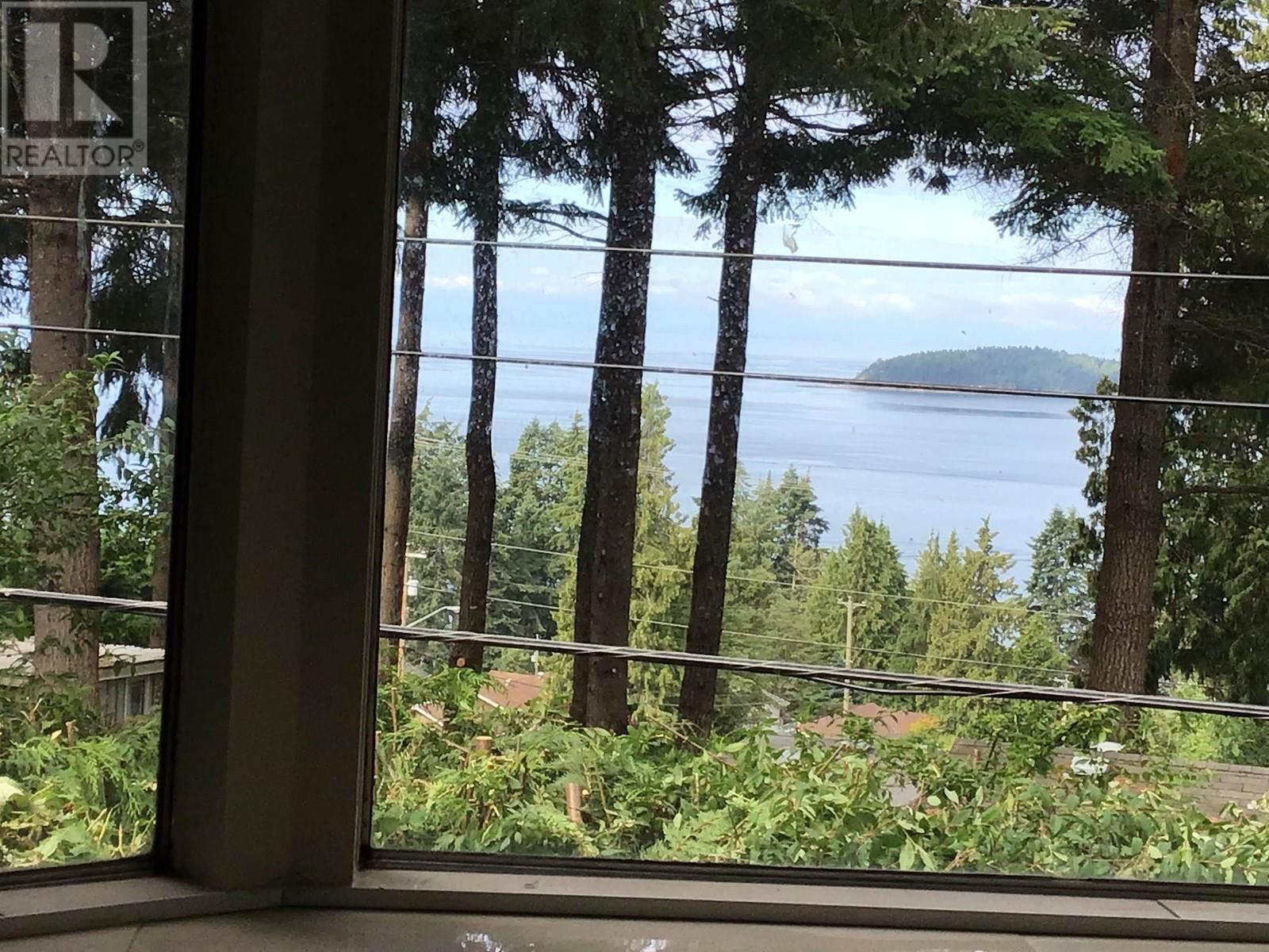 20 5288 Selma Park Road Property Photo 28