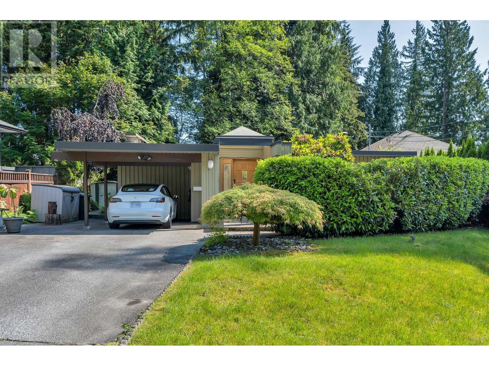 977 Belvedere Drive Property Photo 1