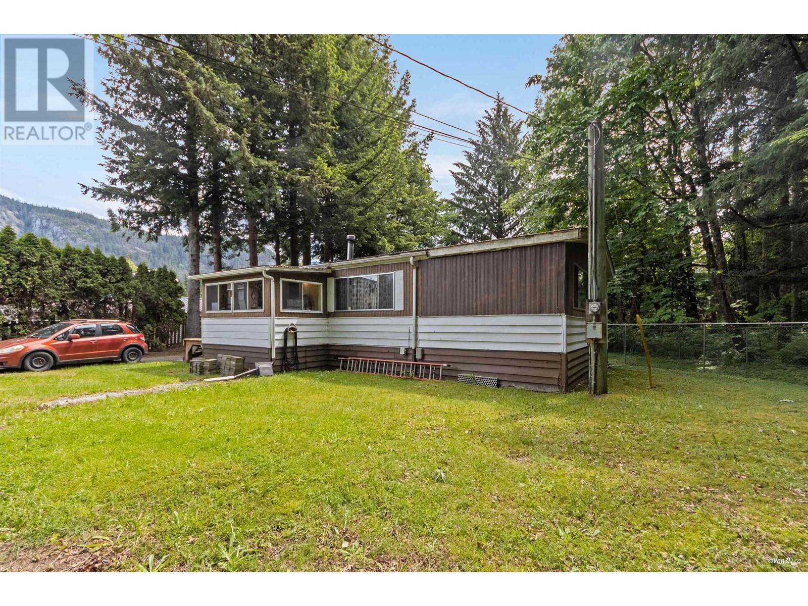 25 BRACKEN PARKWAY Property Photo 1