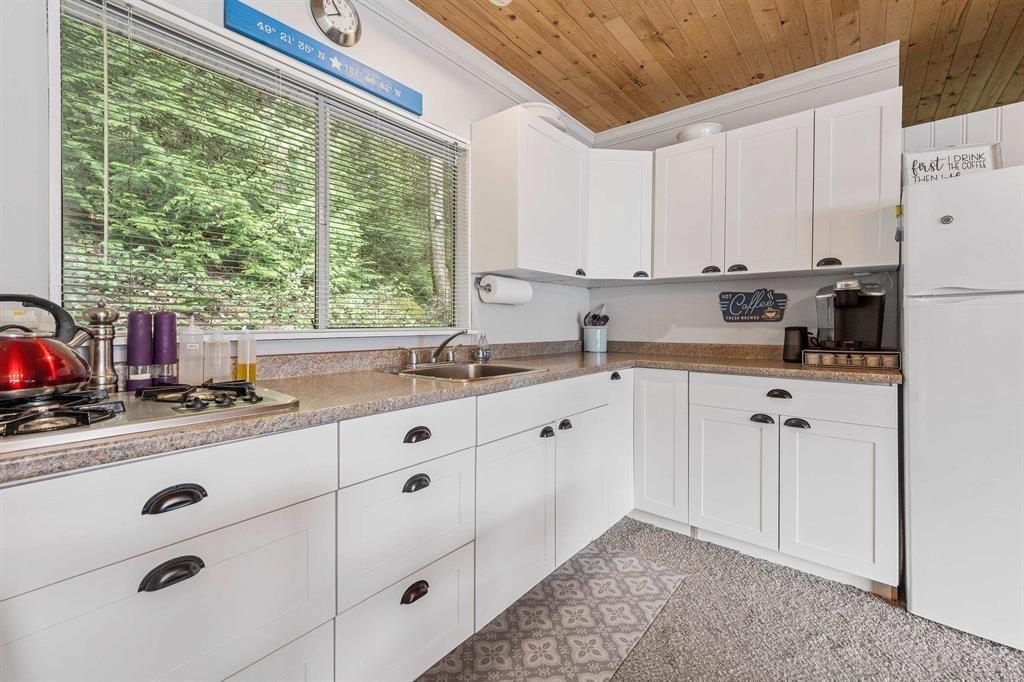 322 Echo Island, Harrison Lake Property Photo 10