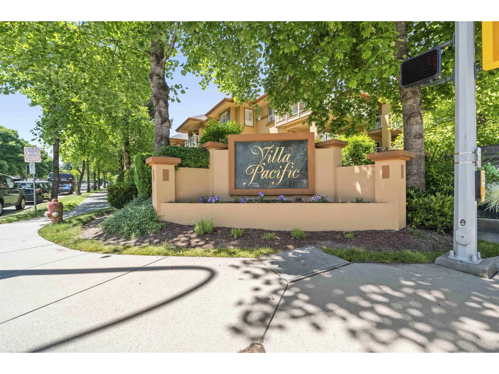 208 15185 22 Avenue Property Photo 2