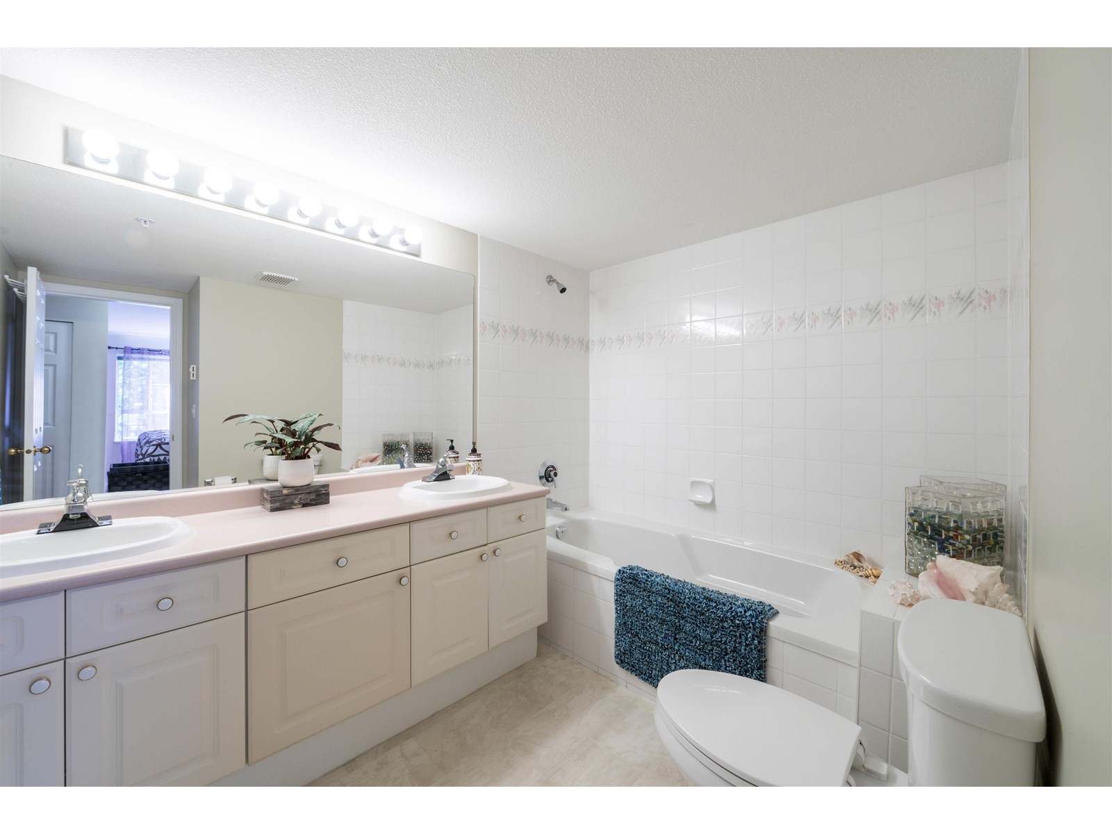 208 15185 22 Avenue Property Photo 18