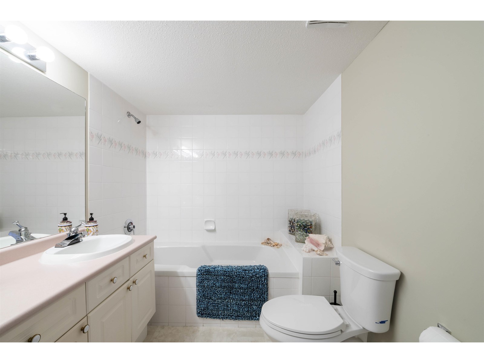 208 15185 22 Avenue Property Photo 19