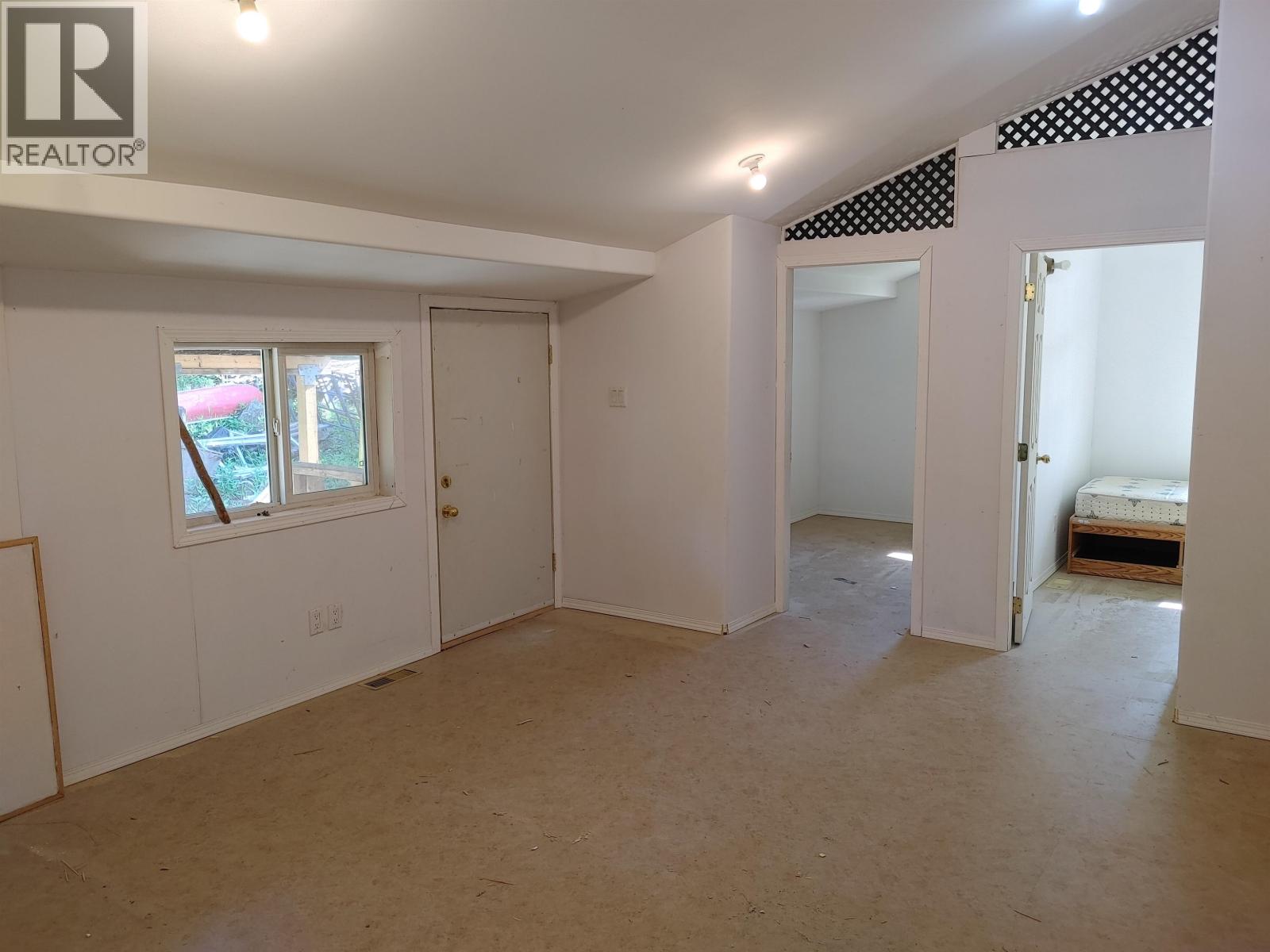 7814 Little Fort 24 Highway Property Photo 14