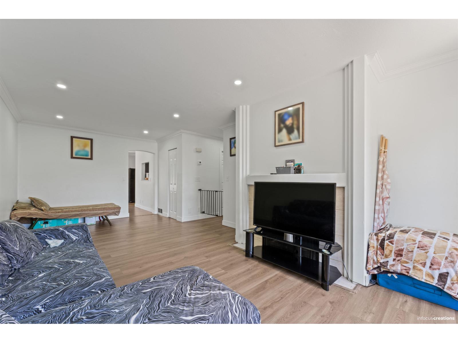 21 7140 132 Street Property Photo 5