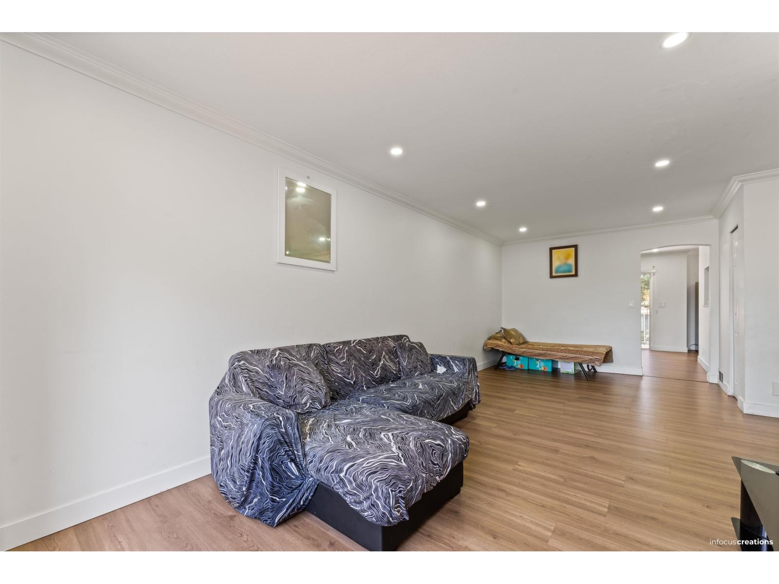 21 7140 132 Street Property Photo 7