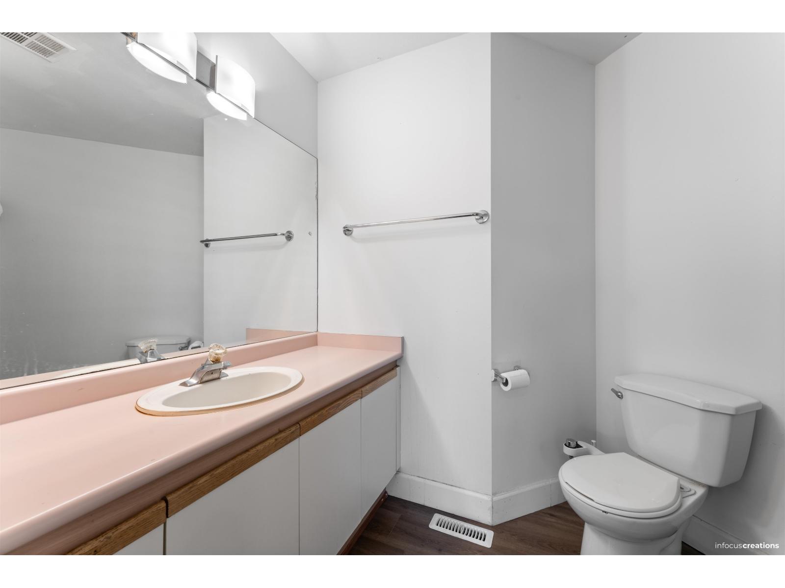 21 7140 132 Street Property Photo 16