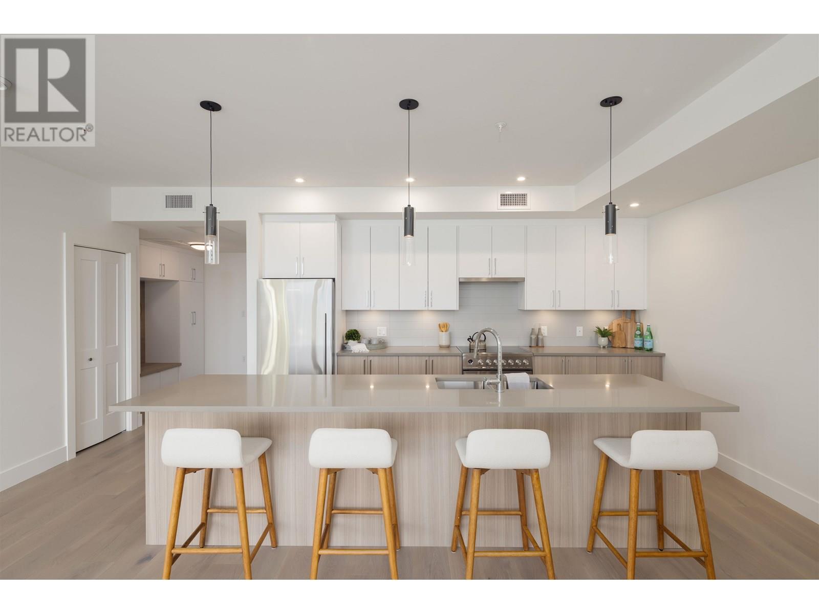 307 3405 Mamquam Road Property Photo 2