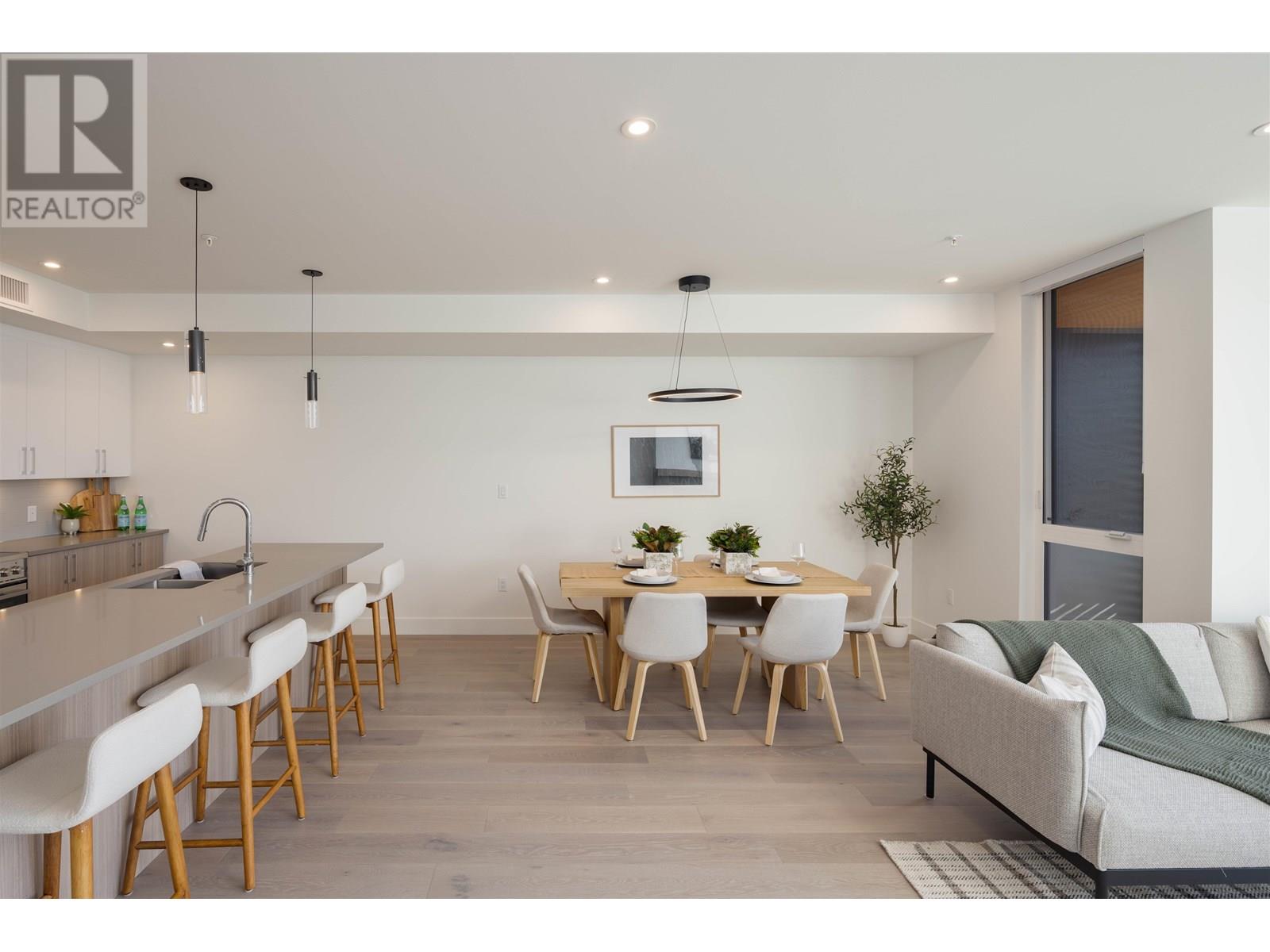 307 3405 Mamquam Road Property Photo 8