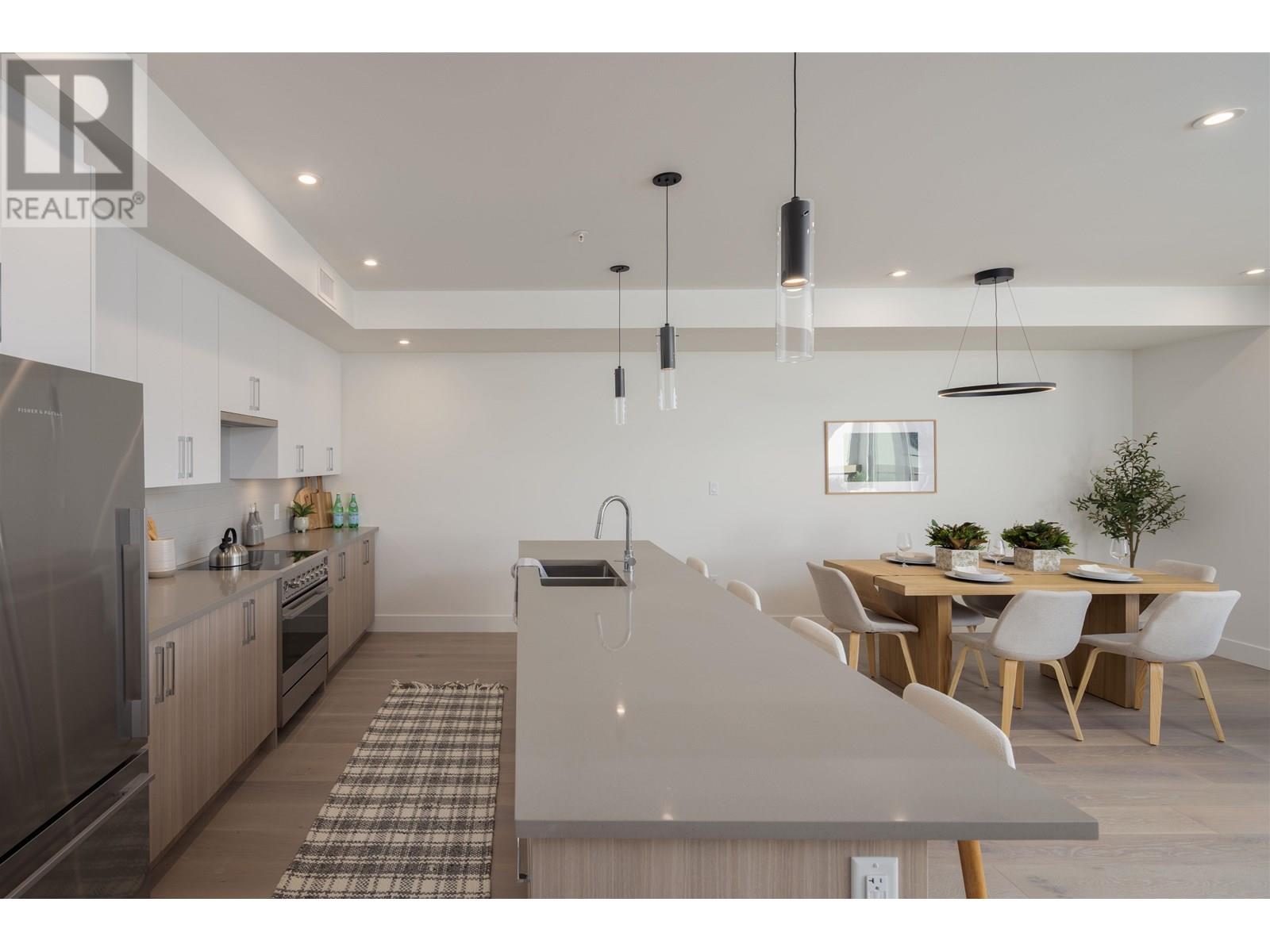 307 3405 Mamquam Road Property Photo 9