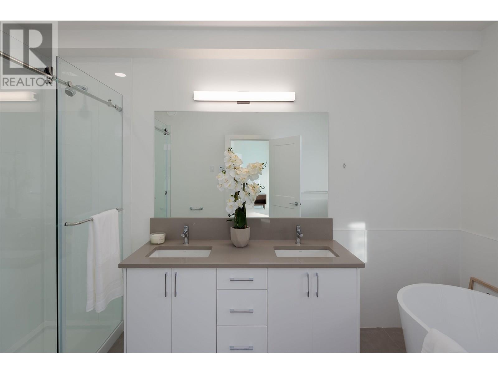 307 3405 Mamquam Road Property Photo 23