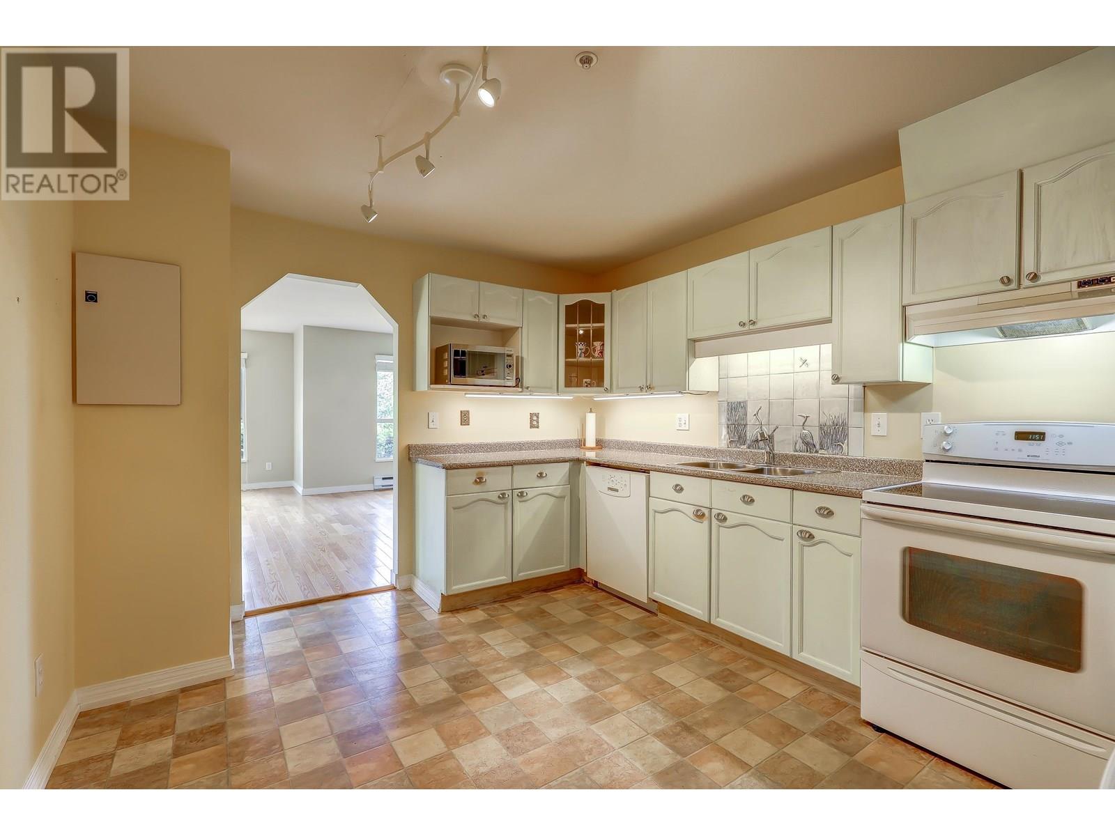 109 4955 River Road Property Photo 20