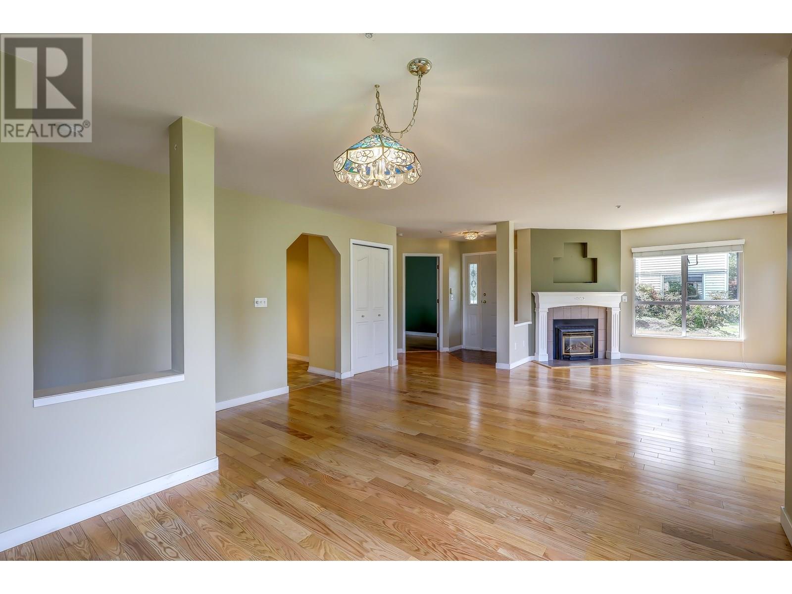 109 4955 River Road Property Photo 26