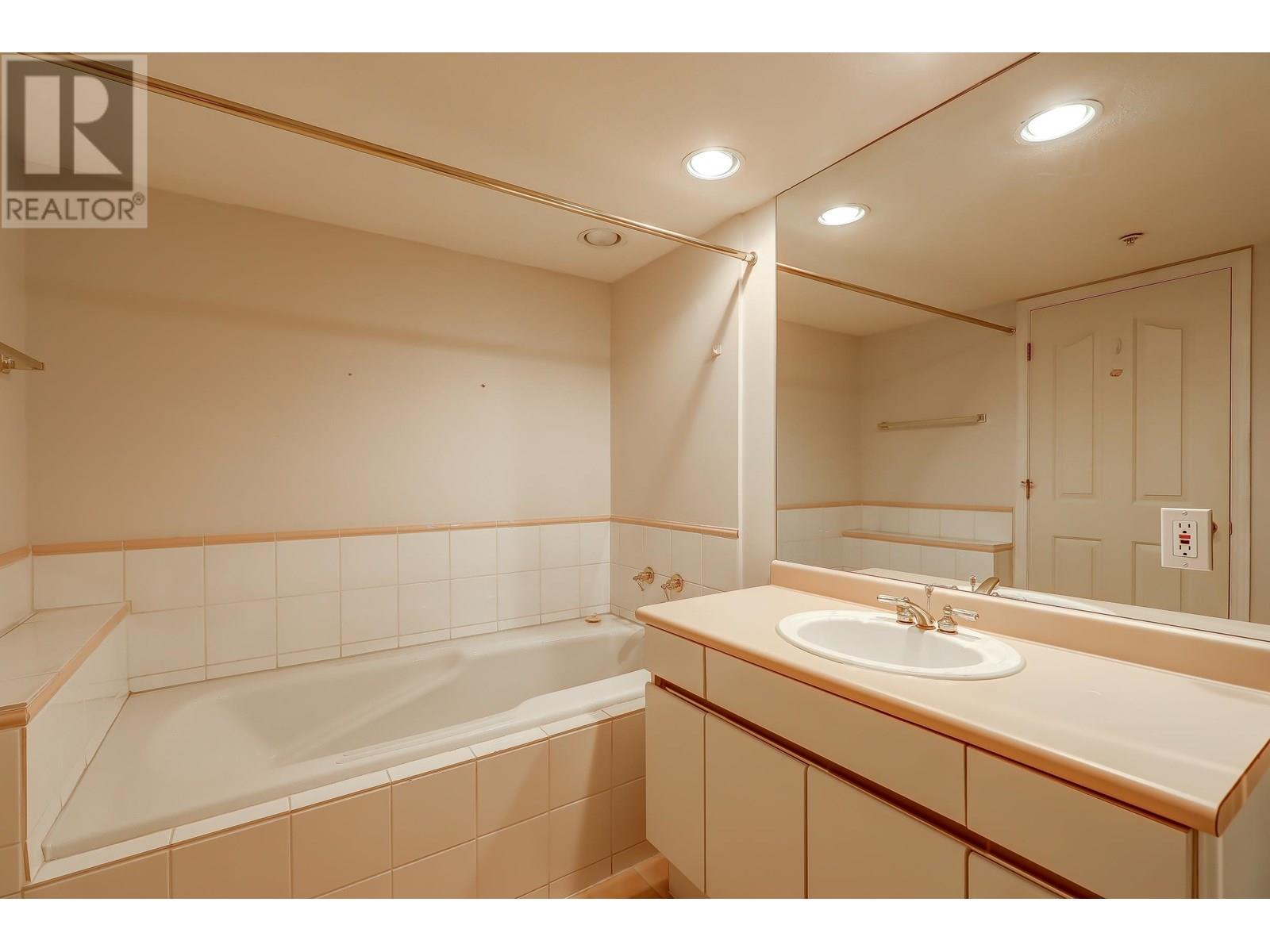 109 4955 River Road Property Photo 31