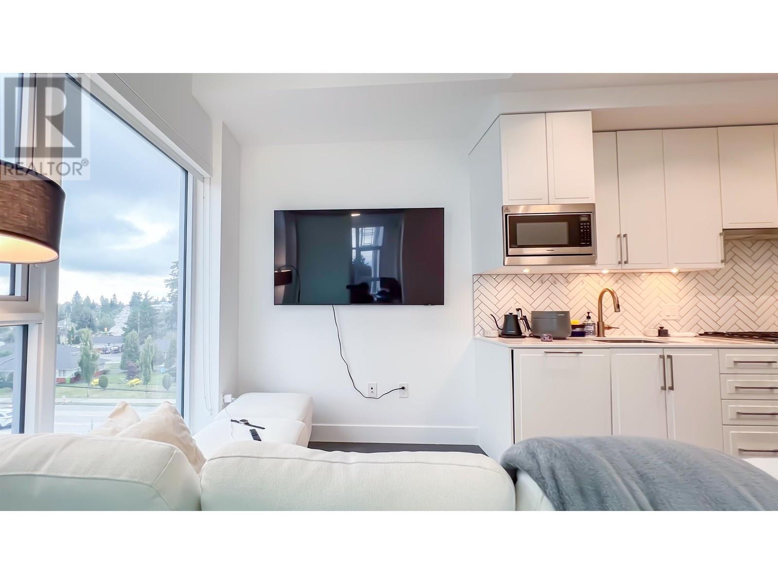 502 2435 KINGSWAY Property Photo 1