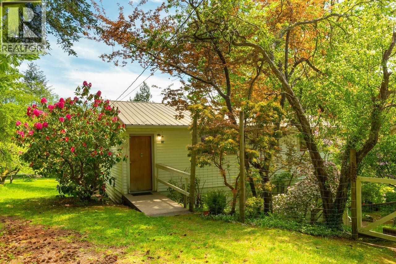 508 Collins Road Property Photo 2