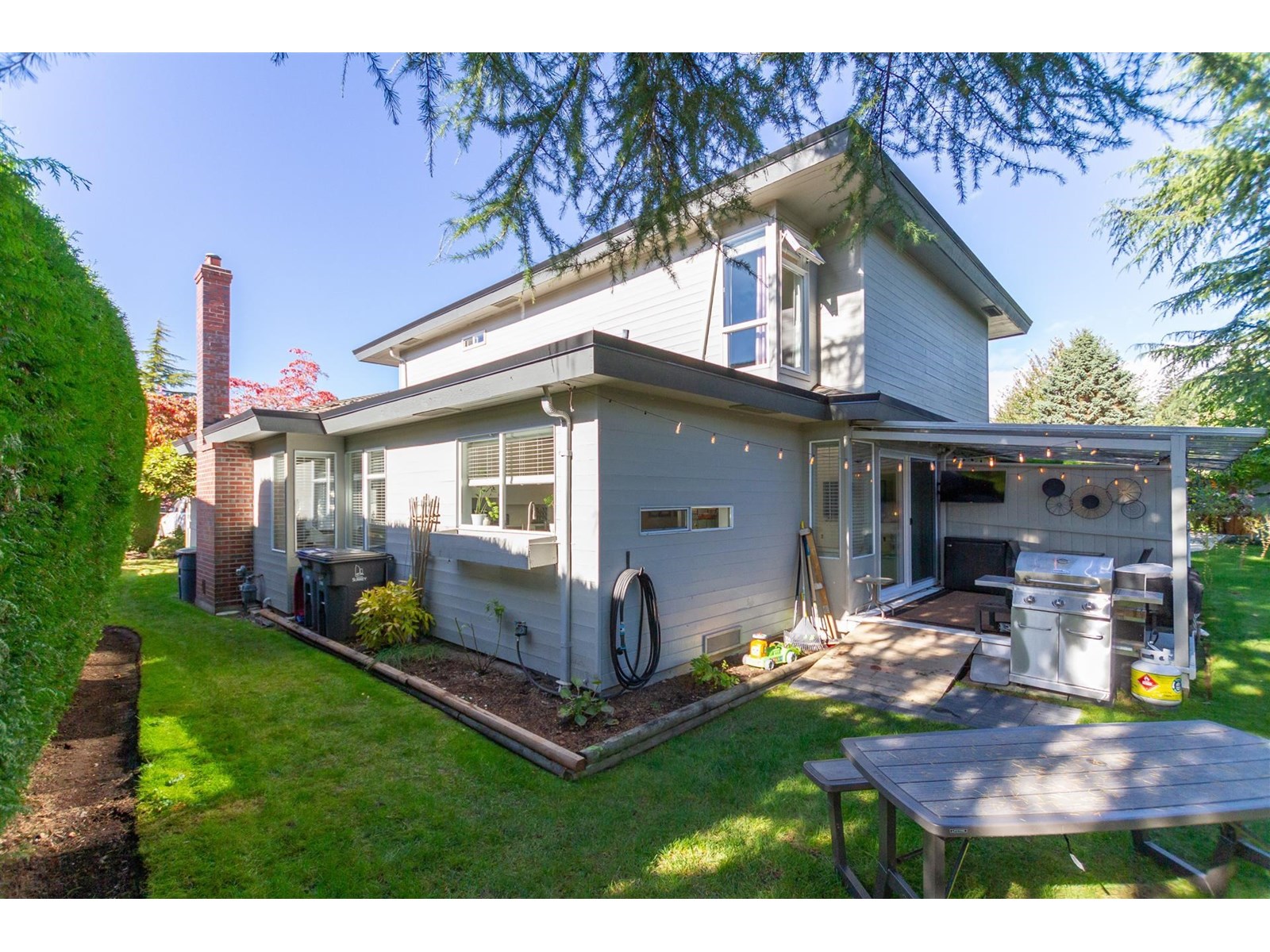 1 14251 18a Avenue Property Photo 1