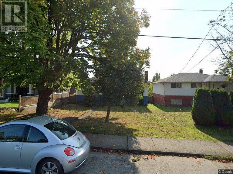 439 E 16TH STREET Property Photo 1