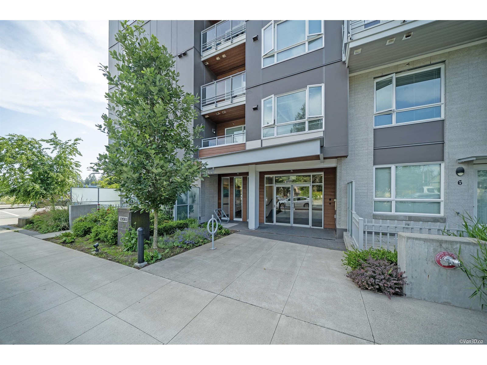 319 10581 140 Street Property Photo 1