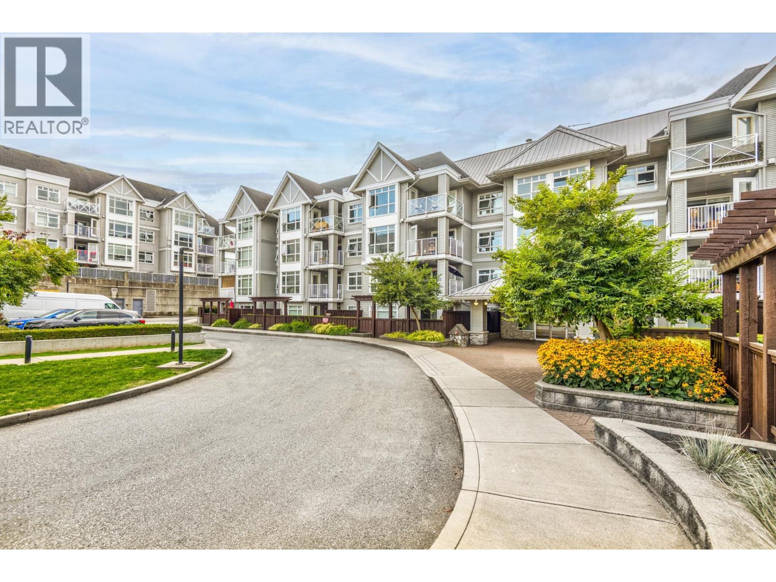 425 3122 St Johns Street Property Photo 1