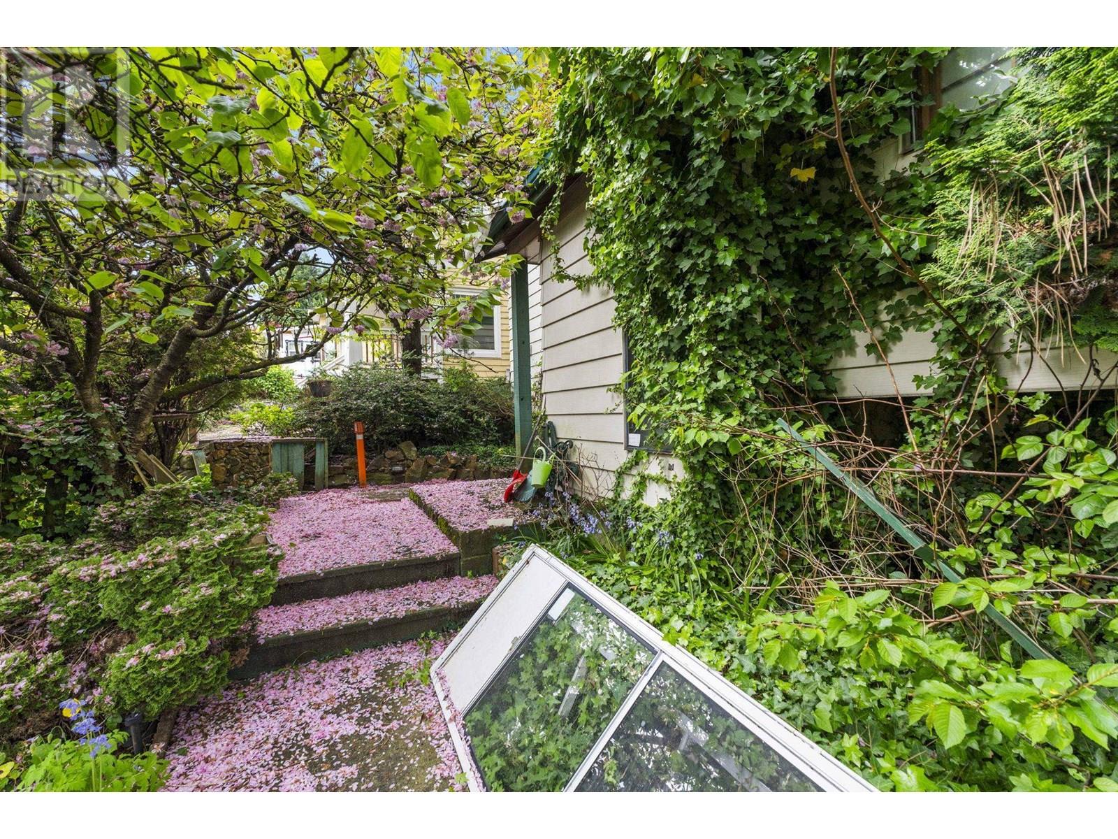 451 E Eighth Avenue Property Photo 5