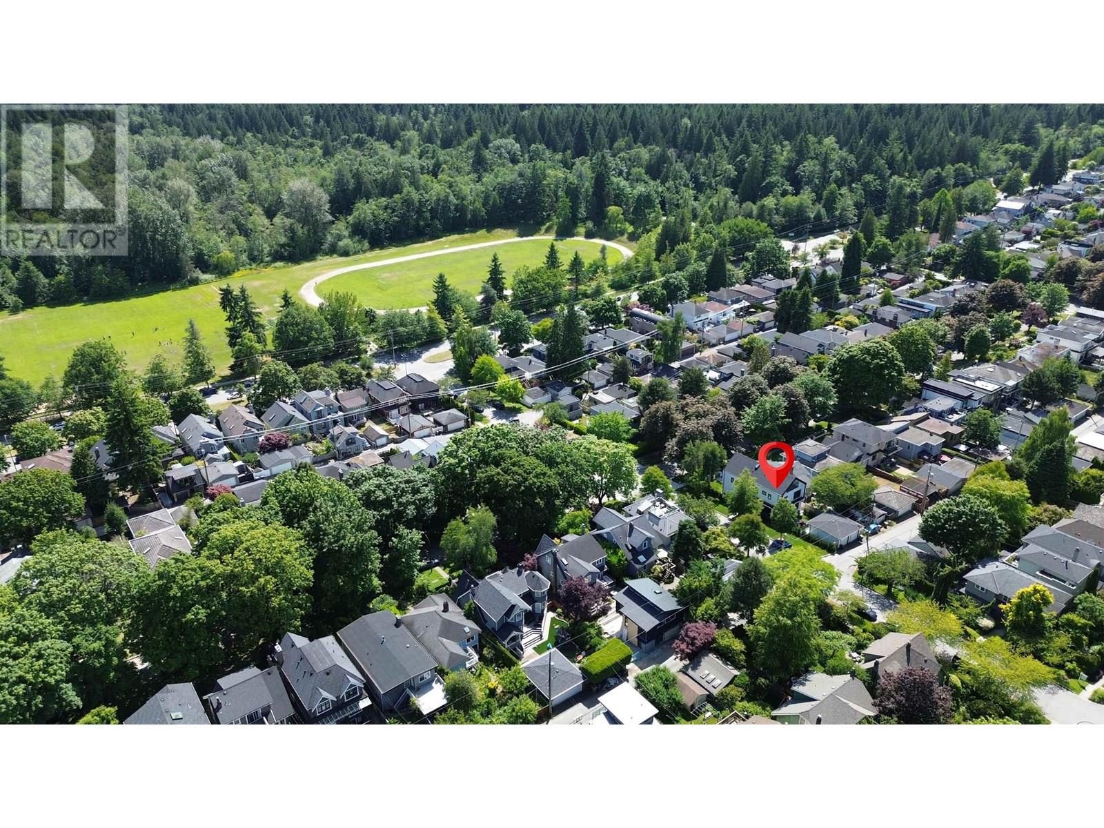 3075 COURTENAY STREET Property Photo 1