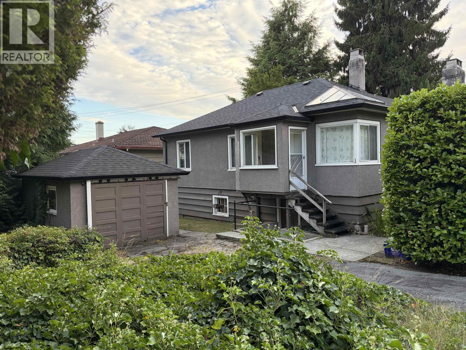 7606 Angus Drive Property Photo 5