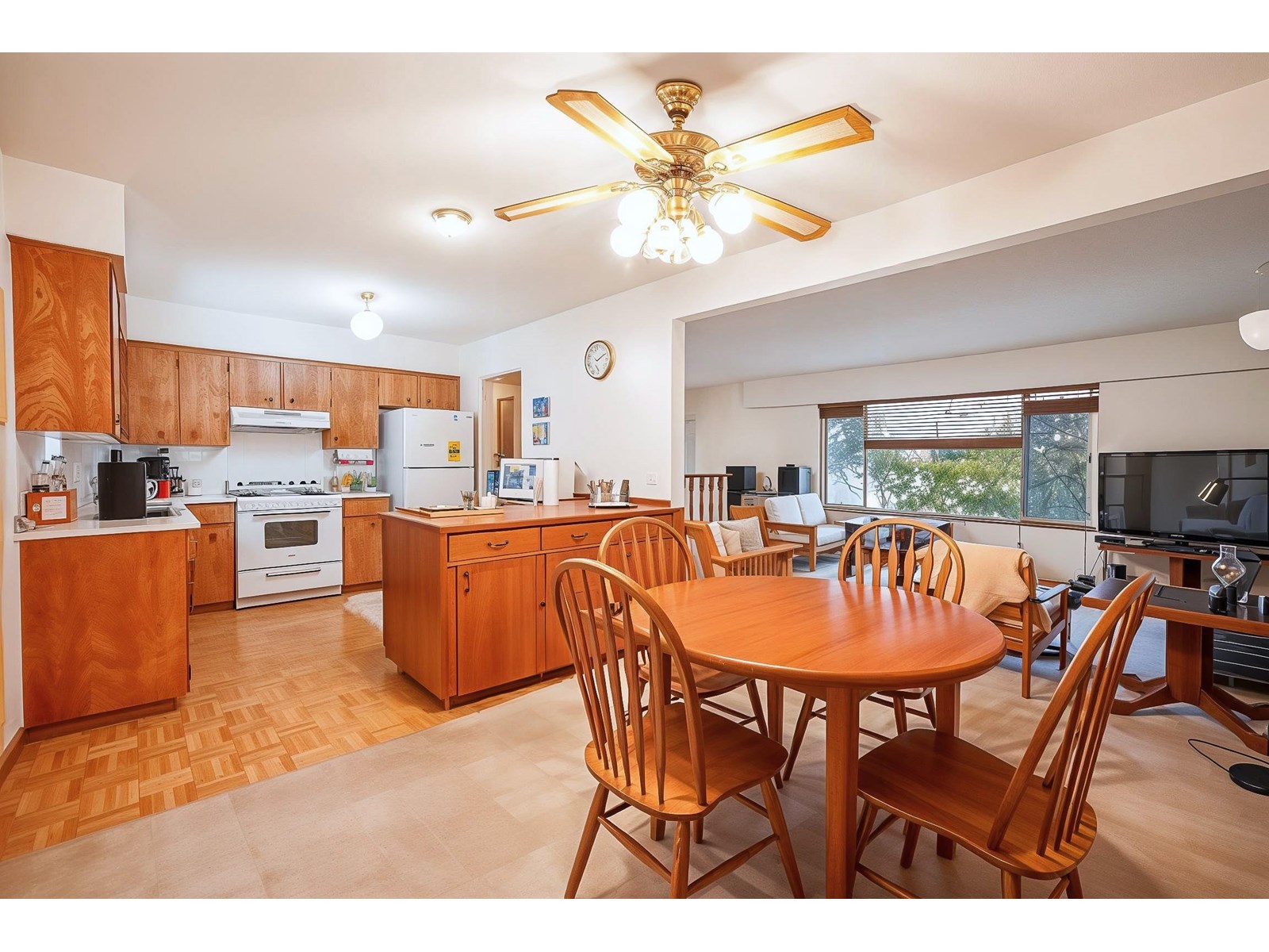 7165 115 Street Property Photo 7