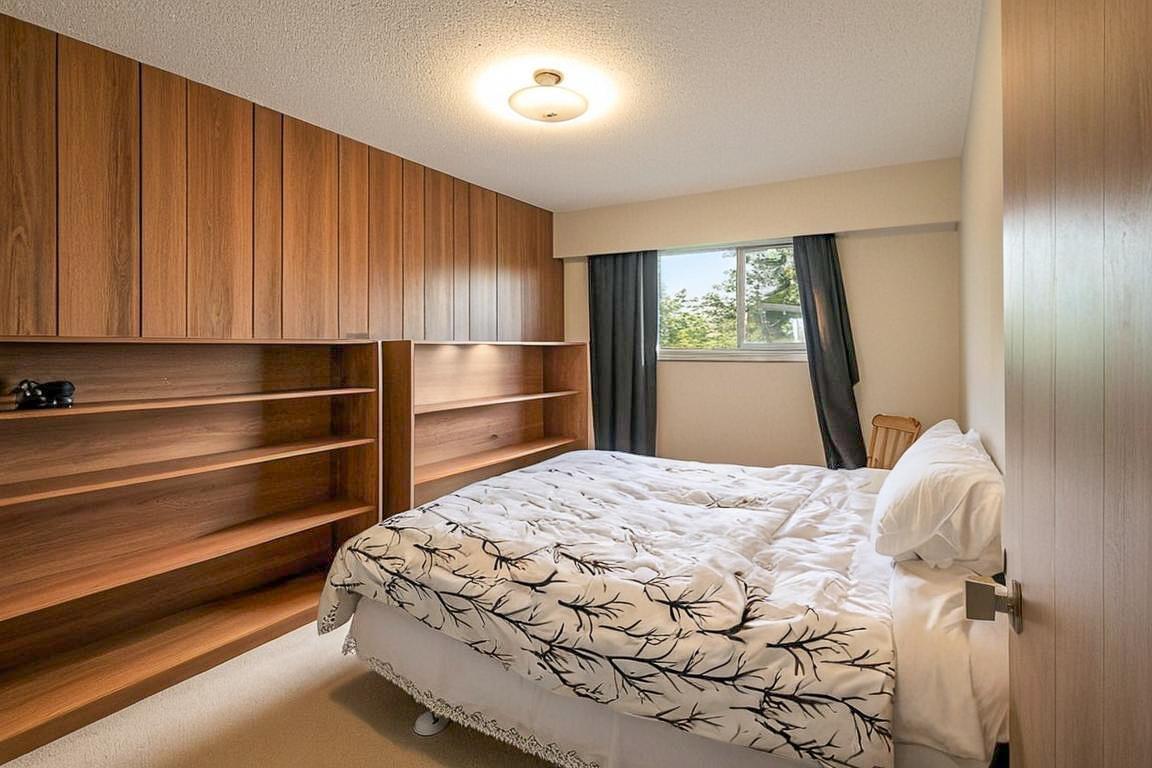 7165 115 Street Property Photo 9