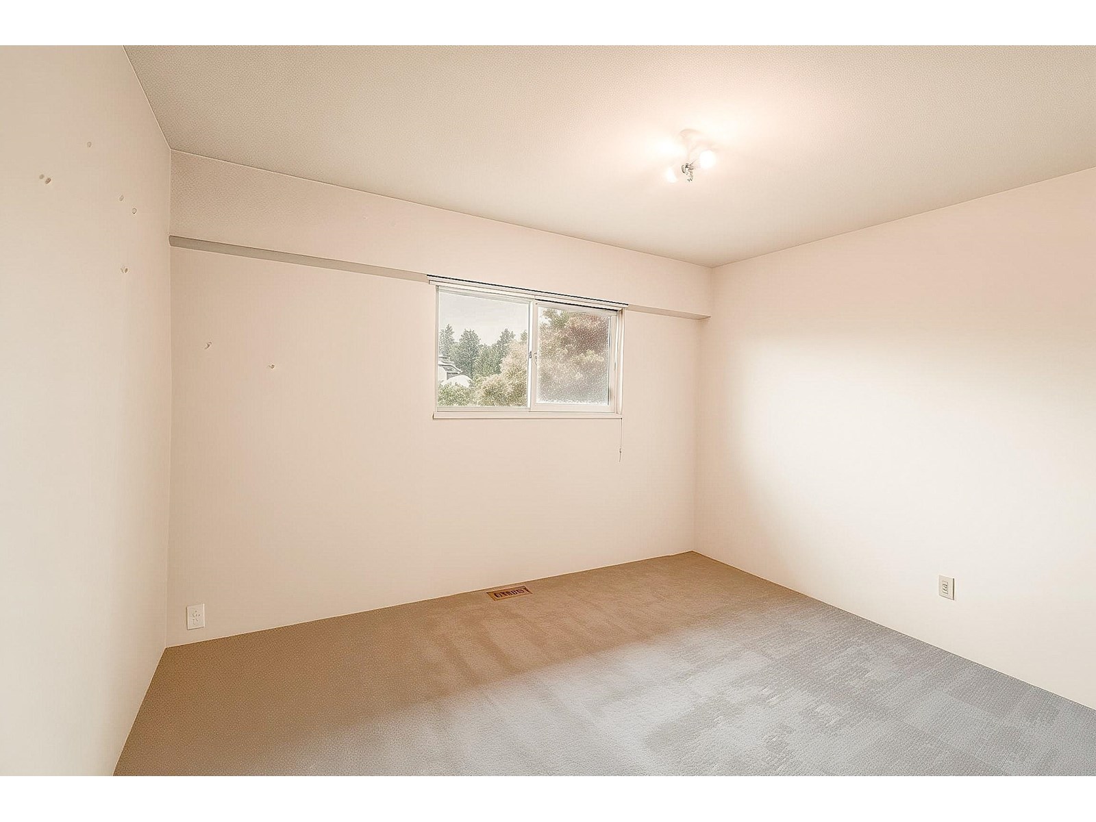 7165 115 Street Property Photo 11