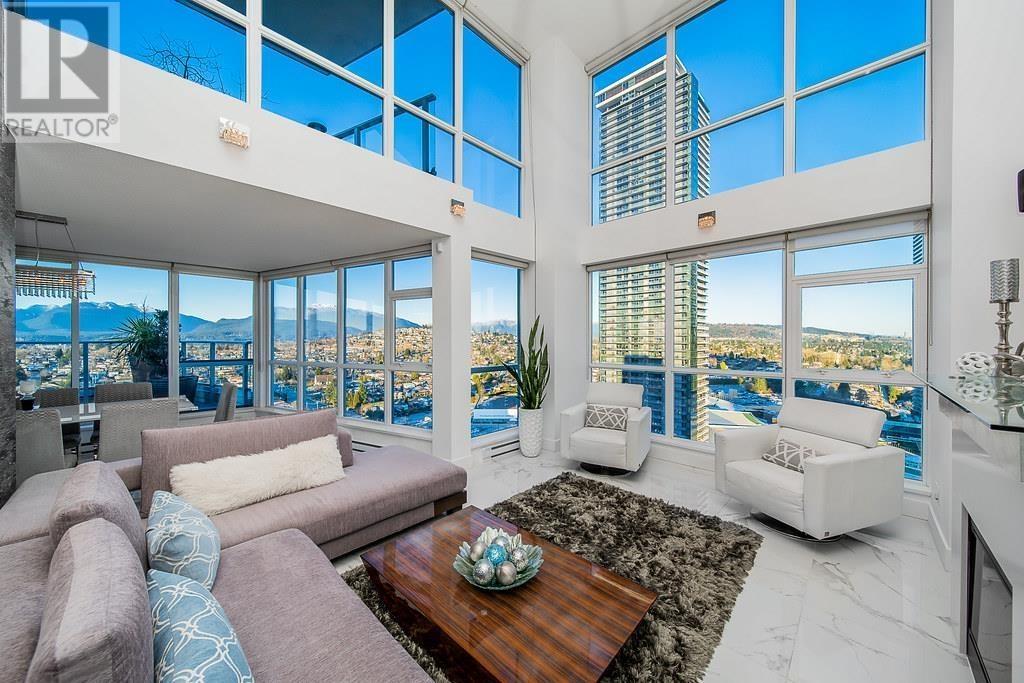280X 4400 BUCHANAN STREET Property Photo 1