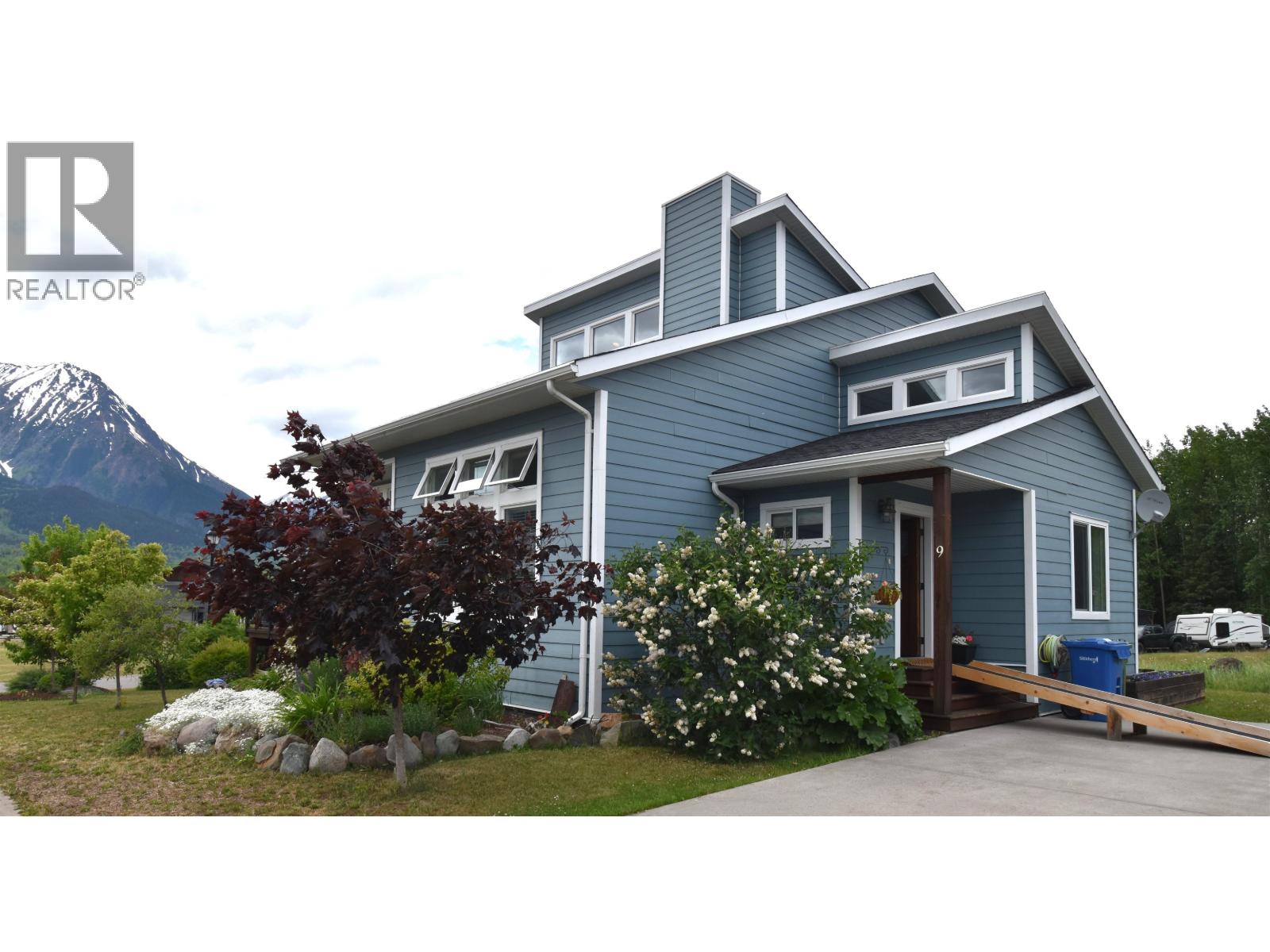 9 Starliter Way Property Photo 2