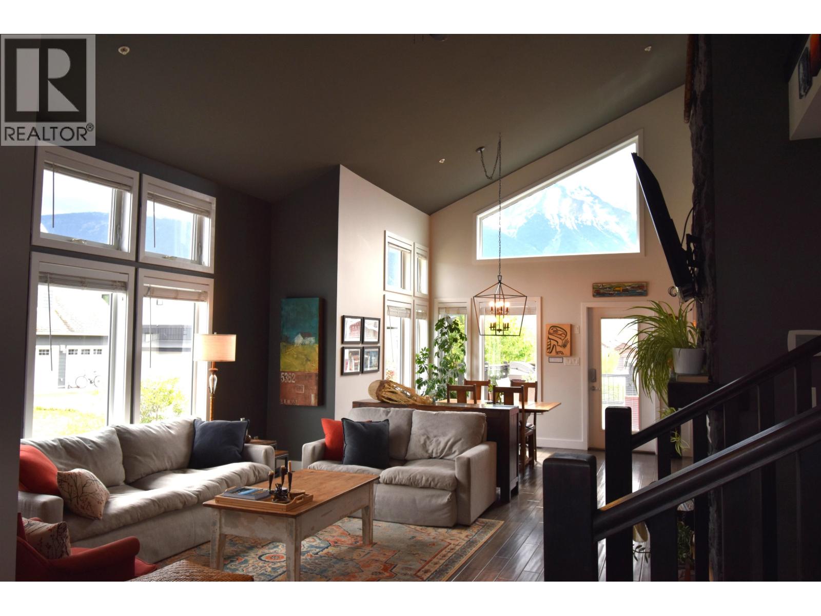 9 Starliter Way Property Photo 4