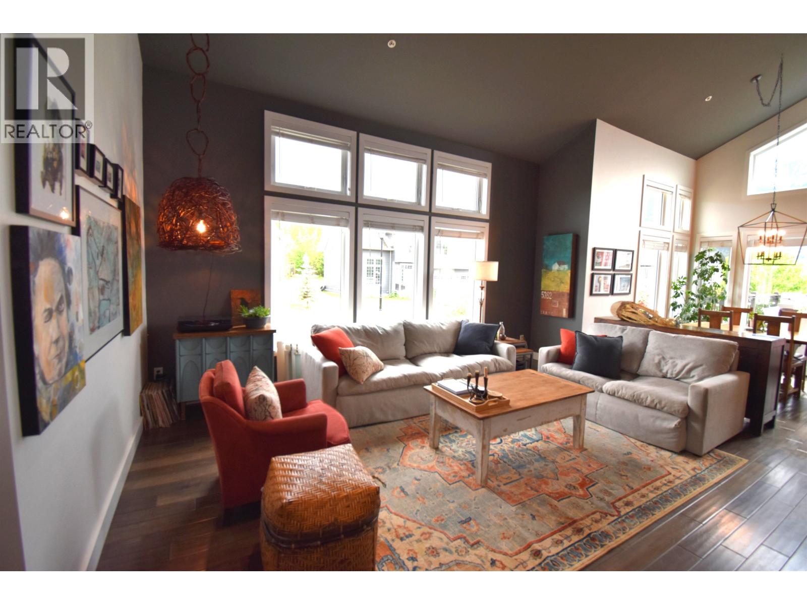 9 Starliter Way Property Photo 5