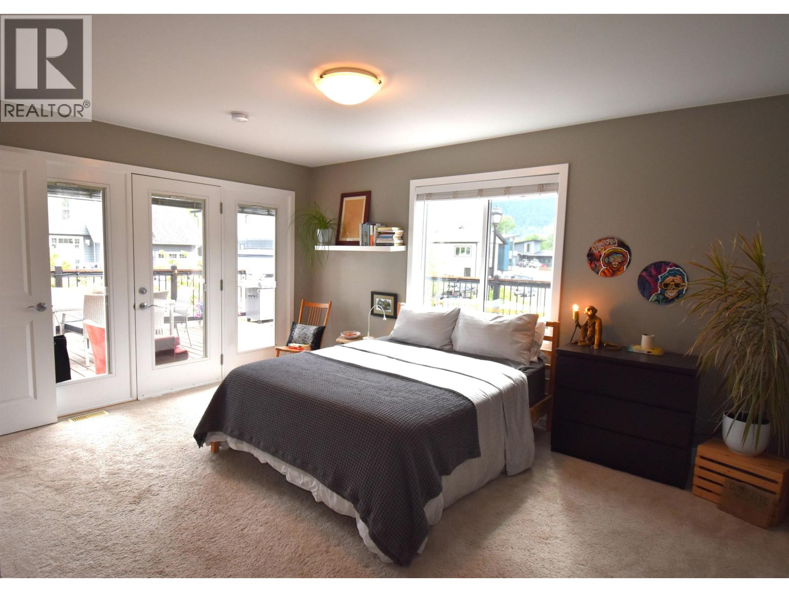 9 Starliter Way Property Photo 11