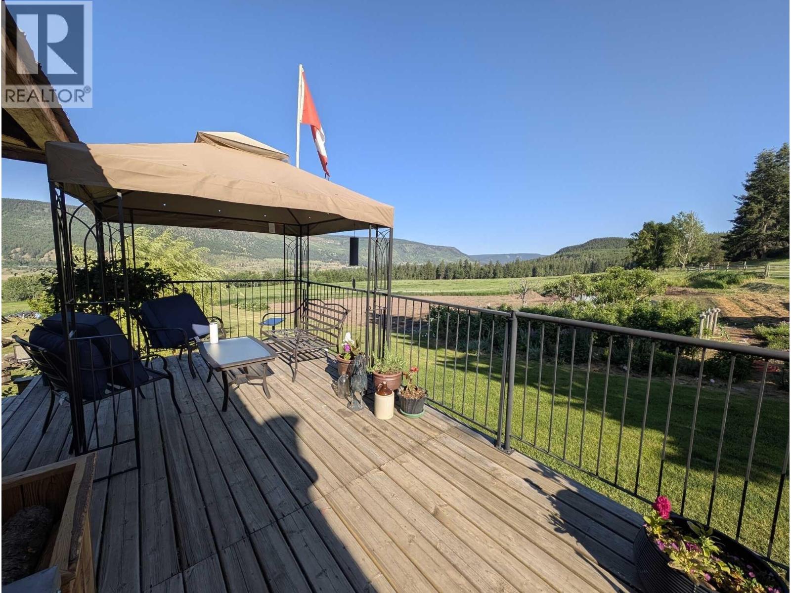 10281 Lee Road Property Photo 4