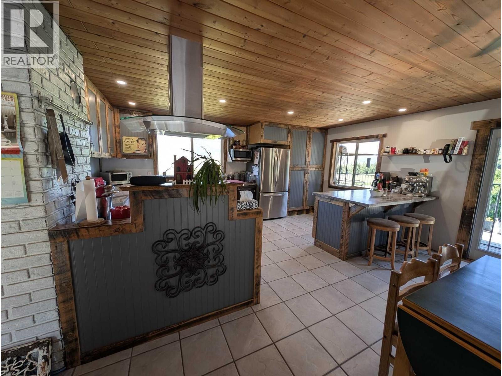 10281 Lee Road Property Photo 5